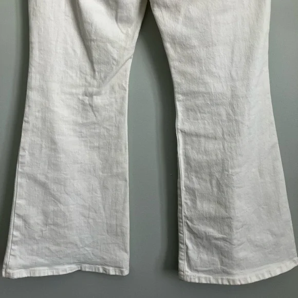 ELIZABETH & JAMES White High Rise Flare Leg Jeans Size 14 - Picture 7 of 12